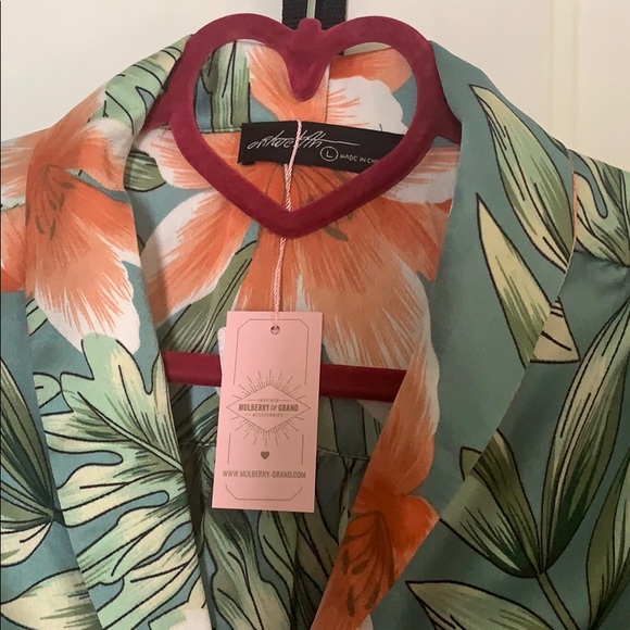 Top - Picture 2 of 6